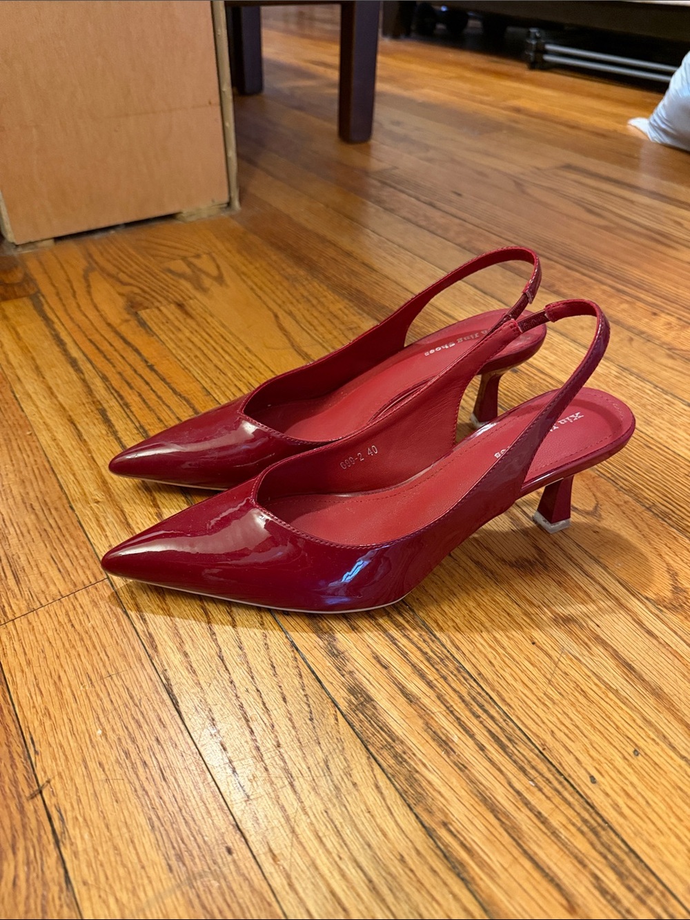 Red Patent Slingback Pointed-Toe Heels size 40